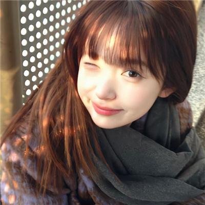 踉跄的女孩
